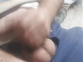 Muscular Turkish Man Cums in the Office