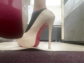 Brand new nude with pink sole 7inch heels teaser